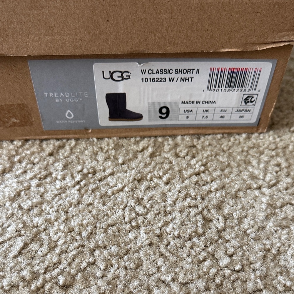 UGG women’s boots - Picture 3 of 10